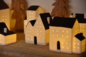 Haus mit LED CœuR, grau, Porzellan, 9,3x7,5x15,5 cm