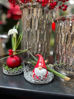 Santa Lilian, rot, Polyresin, 5x5x7,5 cm